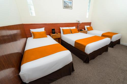 Triple Room with Private Bathroom image 4