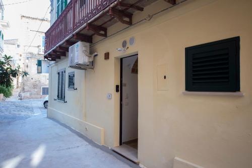 Double Room image 1