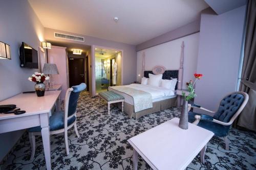 King Room 5* with Airport Transfer and SPA Included