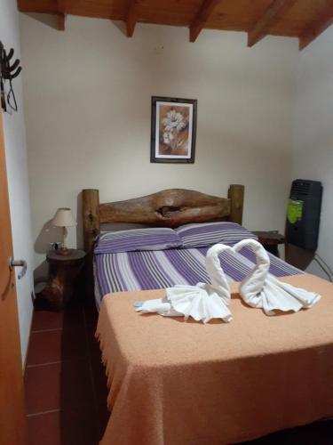 1 double bed, 2 twin beds