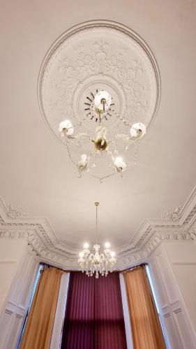 The Guards Hotel - Tap to explore photos