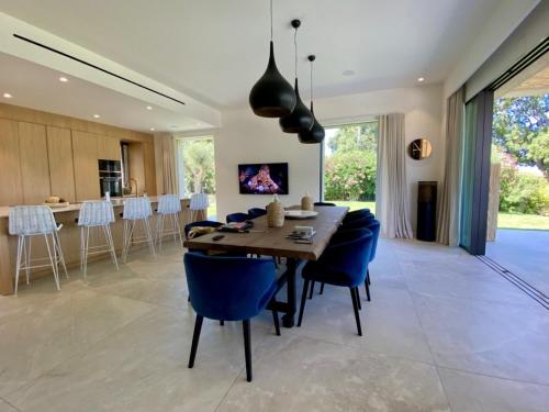 Clear up-to-date furnished with a small face-to-face terrace gîte à louer La Négresse