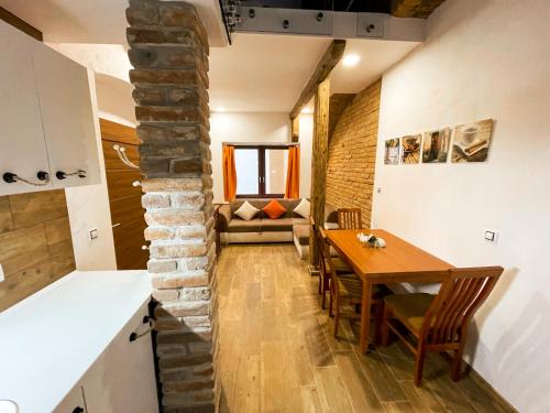Apartmánový dům 13 Mezonet 1 (Apartmanovy dum 13 Mezonet 1) in เซซ