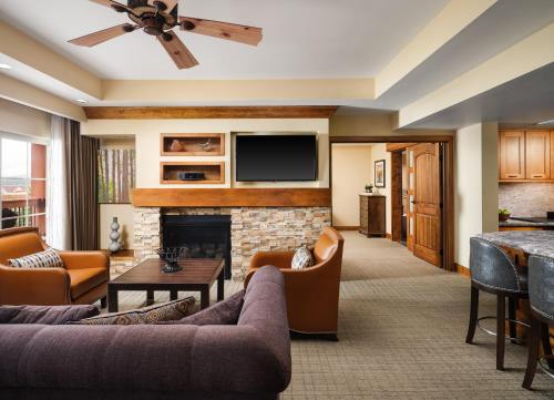 Two Bedroom Villa with Kitchen & Fireplace