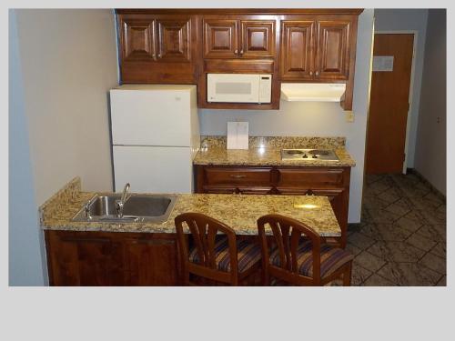 ห้องครัว, SureStay Plus by Best Western Warner Robins AFB in วอร์เนอร์โรบินส์ (GA)