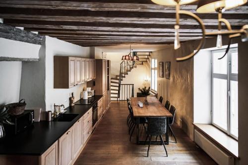 AirHome - Kuninga Apartment, Таллин