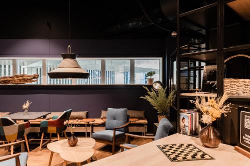 ผับ/เลาจน์, แคปซูล โฮเทล - แอลไพน์ การ์เดน ซูริค แอร์พอร์ต (Capsule Hotel - Alpine Garden Zurich Airport) in ซูริค