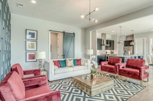 Gulch modern 3 story condo, 2 car garage, rooftop fire pit, security, and view! in Nashville, USA