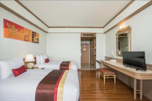 Superior Twin Room with City View image 2