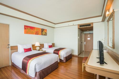 Superior Twin Room with City View room in Cosy Beach Hotel
