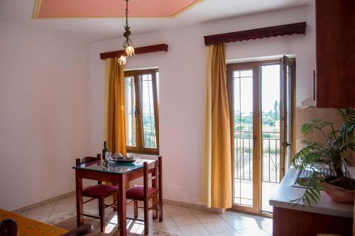 Room in Studio - Beautiful studio for 2 people with outdoor pool