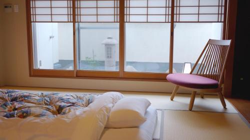 Deluxe Family Room image 7