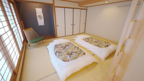 Deluxe Family Room image 3