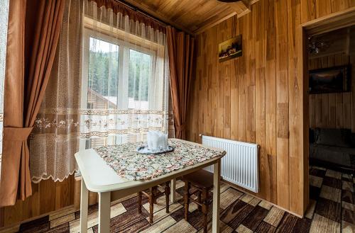 Apartment with Mountain View