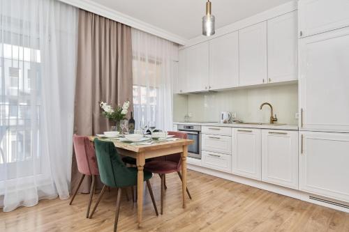 Apartments Dmowskiego Kępa Mieszczańska by Noclegi Renters, Breslau (Foto 3)