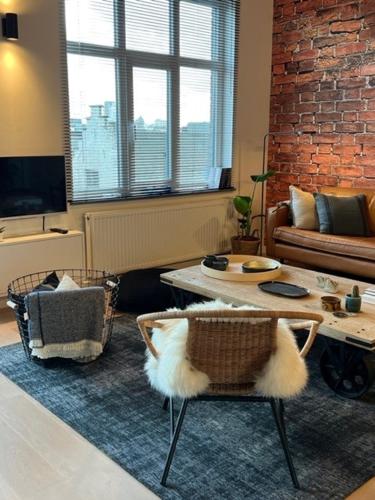 New, trendy, well serviced app 1 bedroom, hart of Ghent, stunning view