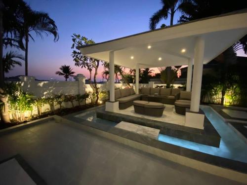 Brand New Pool Villa / 4BR 8-10 Persons