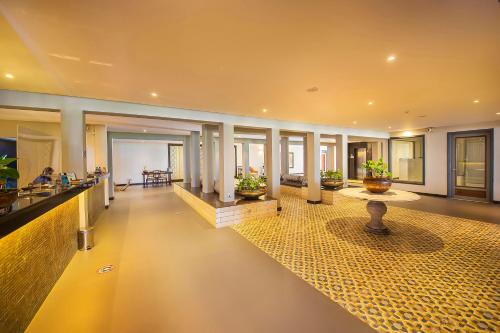 Lobby, Earl's Regent Beruwala in Beruwala