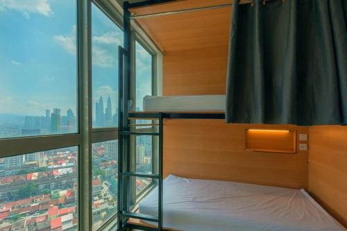 Penthouse on 34 - The Highest Hostel in Kuala Lumpur, Free Communal Dinner & Drink Activity starts from 7pm everyday