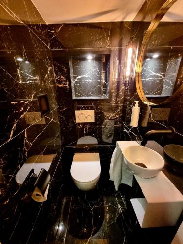 Amsterdam Downtown Hotel Canal View – Amsterdam, NY