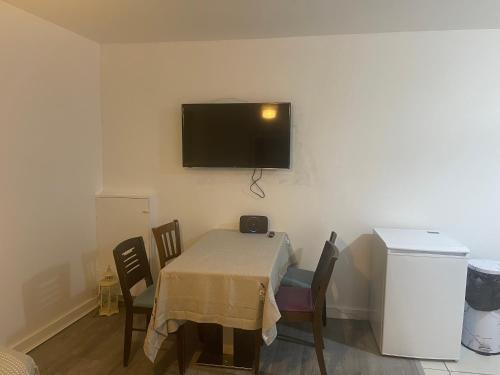 2 Bed Flat Right in Centre of Portrush town, Portrush (Foto 8)