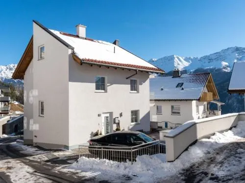 Chalet in Fiss near Ski Lifts in Fiss, Österreich