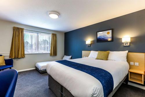 Days Inn Hotel Fleet - image 10