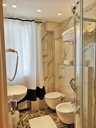 Bathroom, Family Suite Appartments Orchidea Blu in Rimini
