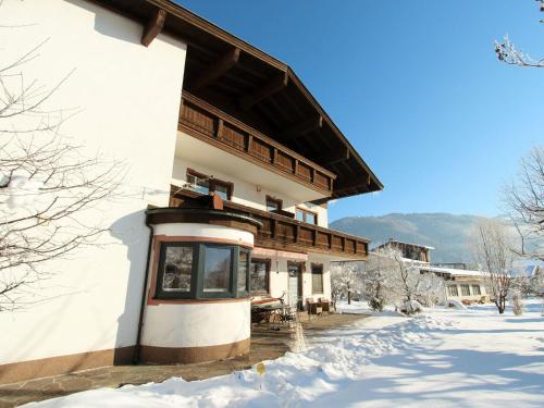  Sunlit Apartment near Ski Area in Tyrol, Pension in Kirchdorf in Tirol