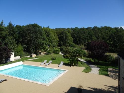 Magnifique villa avec piscine à Peyrilles gîte à louer Les Combes