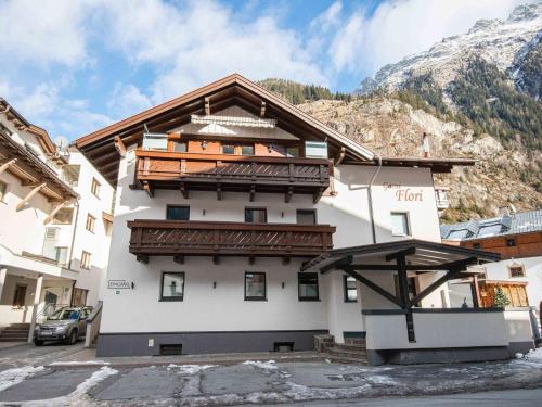 Mountain view chalet in Langenfeld with balcony