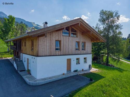 Flat directly on the ski slope with valley view St. Johann i. Tirol