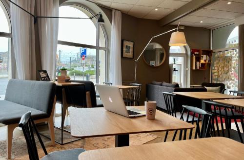 Étterem, Hôtel et Apparts Marin (Hotel et Apparts Marin) in Laval