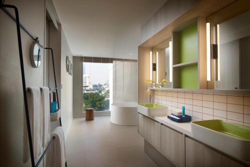 room detail thumbnail 2