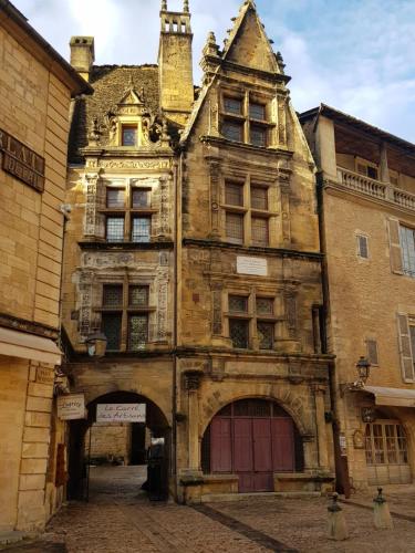 Hôtel Confort Le Moulin Rouge