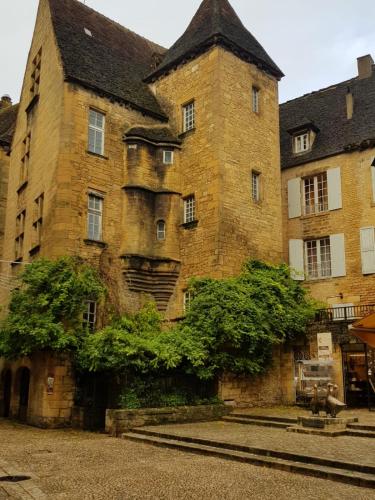 Hôtel Confort Le Moulin Rouge