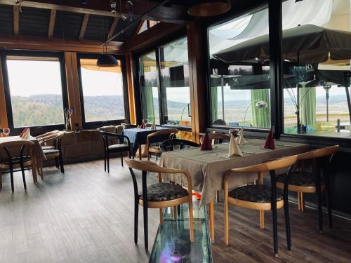 Restoran, Berg-Gasthof Hötzelein (Berg-Gasthof Hotzelein) in Forchheim