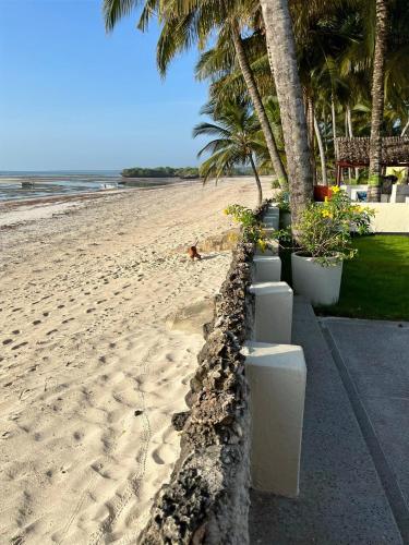 Oasys House - Beautiful Private Beach Front Home, Msambweni (Foto 7)