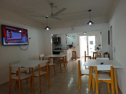 Kitchen, El Faro Hostel in Puerto Madryn
