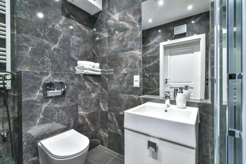 One-Bedroom Apartment image 2