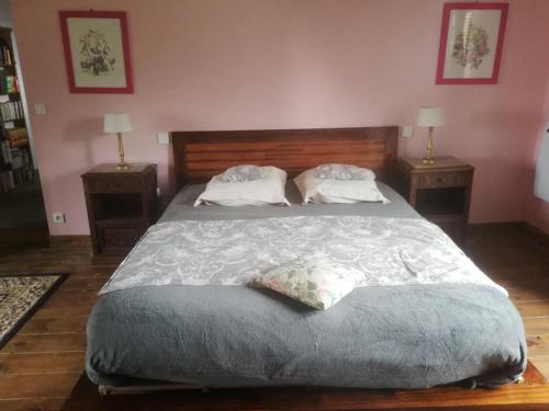 1 queen bed, 1 twin bed