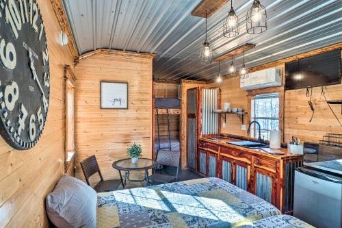 Sunny Catfish Cabin with Views of Toledo Bend in Alliance, USA