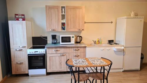 virtuve, Le Studio Bis - Appartement meublé tout confort Centre Ville (Le Studio Bis - Appartement meuble tout confort Centre Ville) in Ponsenmaksence