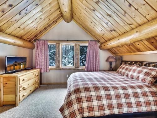 801 Mountain Cabin - image 8