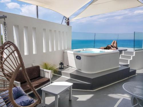  Special Offer - Deluxe Double Room with Outdoor Heated Hot Tub - Sea View