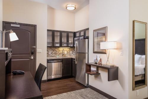 Staybridge Suites : Eau Claire - Altoona