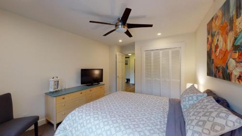 Three-Bedroom Apartment image 7