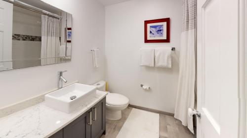 Three-Bedroom Apartment image 6