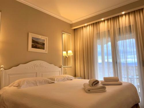 1 king bed, 1 twin bed