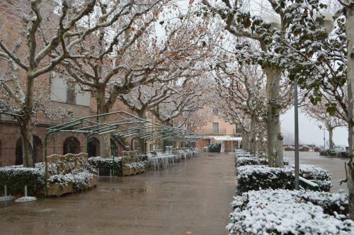 ที่เที่ยวใกล้ที่พัก, Cardona Fira in การ์โดนา